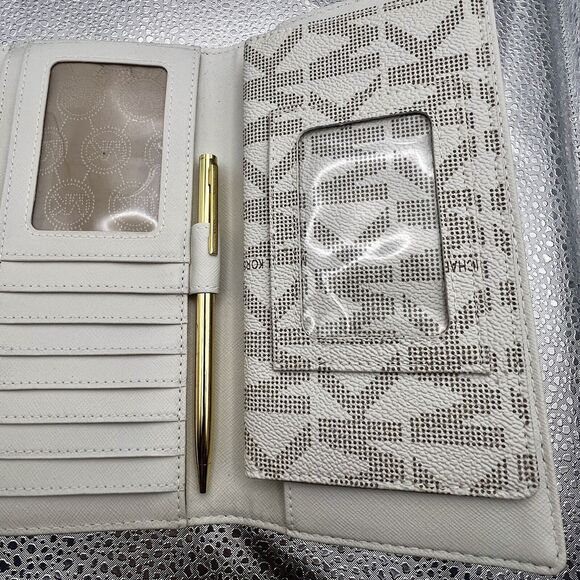 Michael Kors Vanilla Signature Jet Set Leather Wallet Checkbook - Gently Used - Picture 7 of 16